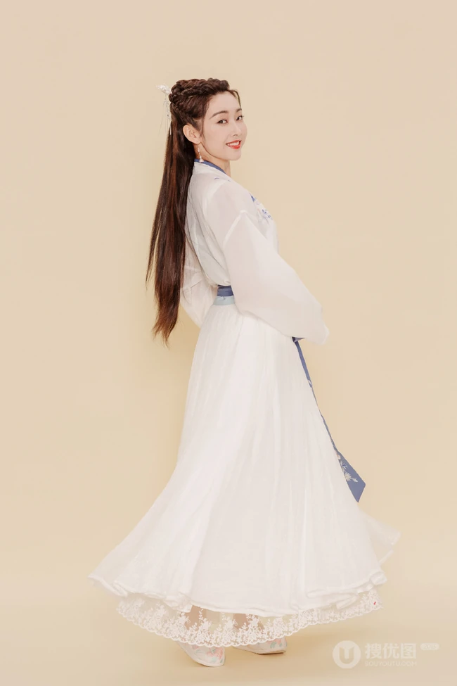 宣璐清新淡雅古装汉服写真图片，演绎属于窈窕淑女的古典魅力