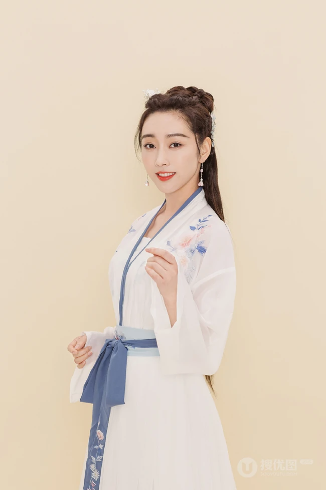 宣璐清新淡雅古装汉服写真图片，演绎属于窈窕淑女的古典魅力