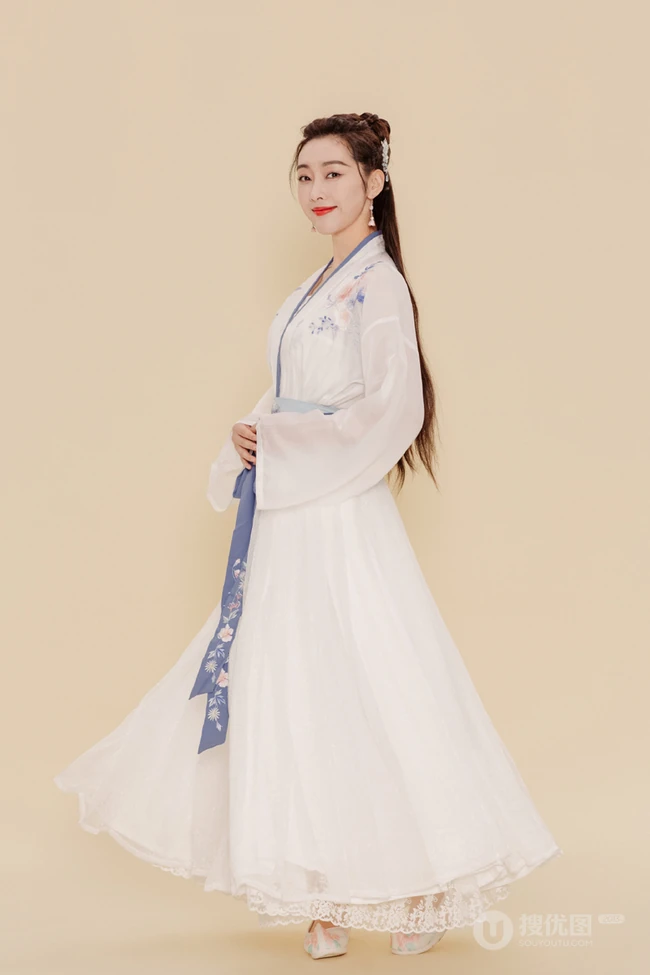 宣璐清新淡雅古装汉服写真图片，演绎属于窈窕淑女的古典魅力