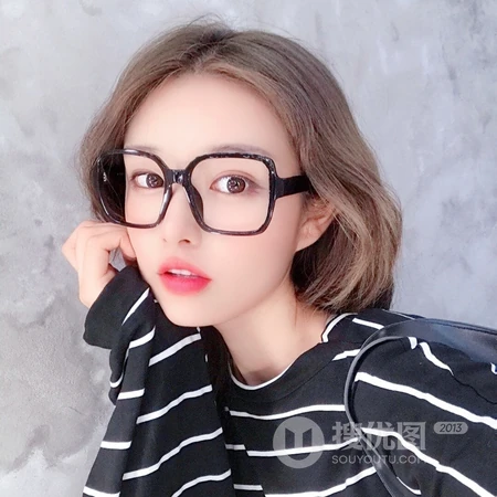 带大框眼镜的长发小姐姐，清纯的室内氛围小女生头像图片套图