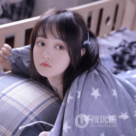 带大框眼镜的长发小姐姐，清纯的室内氛围小女生头像图片套图