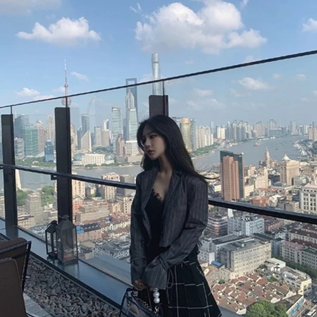 摩天大楼自拍的男女生，酒店自拍的情侣头像图片