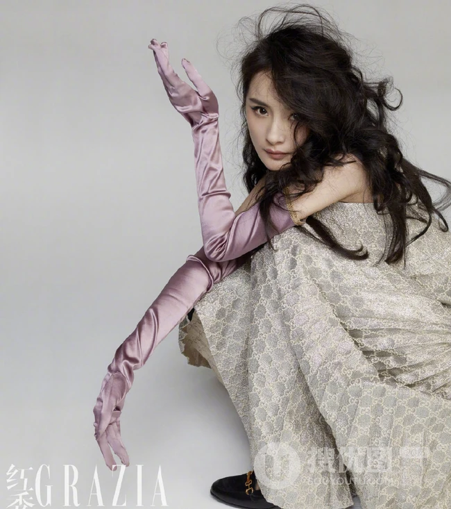 杨幂酷美个性装扮登《红秀GRAZIA》11周年纪念刊写真图片