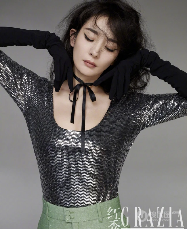 杨幂酷美个性装扮登《红秀GRAZIA》11周年纪念刊写真图片