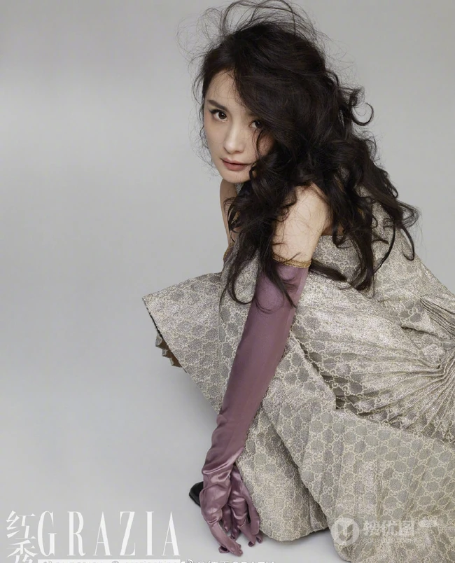 杨幂酷美个性装扮登《红秀GRAZIA》11周年纪念刊写真图片