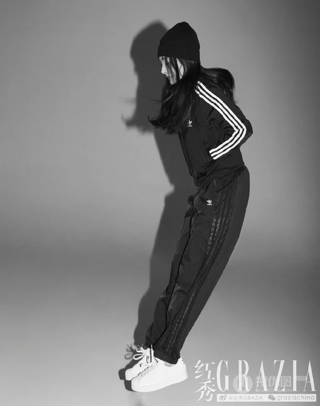 杨幂酷美个性装扮登《红秀GRAZIA》11周年纪念刊写真图片