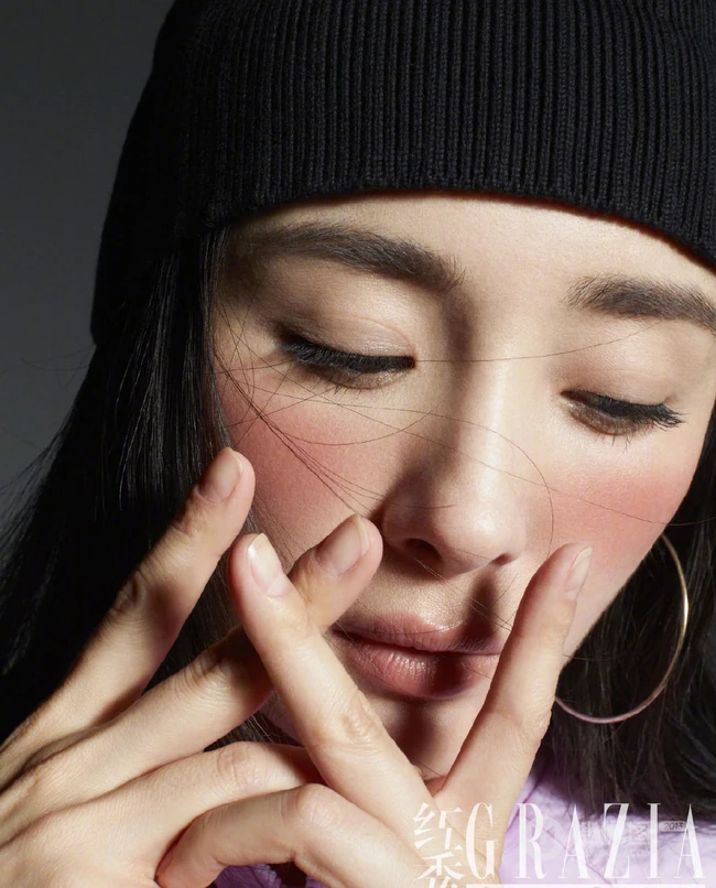 杨幂酷美个性装扮登《红秀GRAZIA》11周年纪念刊写真图片