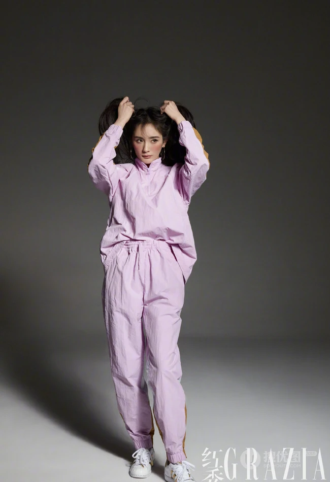 杨幂酷美个性装扮登《红秀GRAZIA》11周年纪念刊写真图片