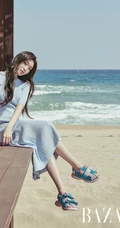 韩国女歌手金请夏清新气质杂志图片，身材骨感高挑气质