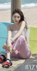 韩国女歌手金请夏清新气质杂志图片，身材骨感高挑气质