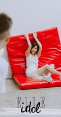迪丽热巴超美短发写真杂志大片，短发迪既可以是萌妹，也是酷女孩