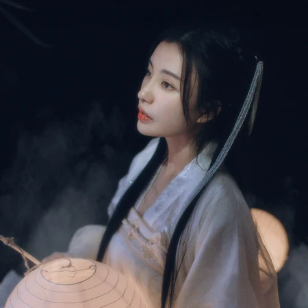 手捧灯笼的仙气古风女生头像图片