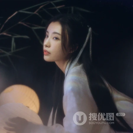 手捧灯笼的仙气古风女生头像图片