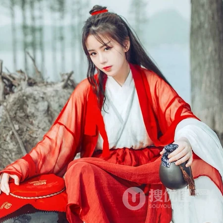 英气十足的女生COS东方不败唯美头像图片