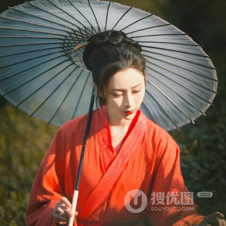 英气十足的女生COS东方不败唯美头像图片