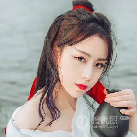 英气十足的女生COS东方不败唯美头像图片