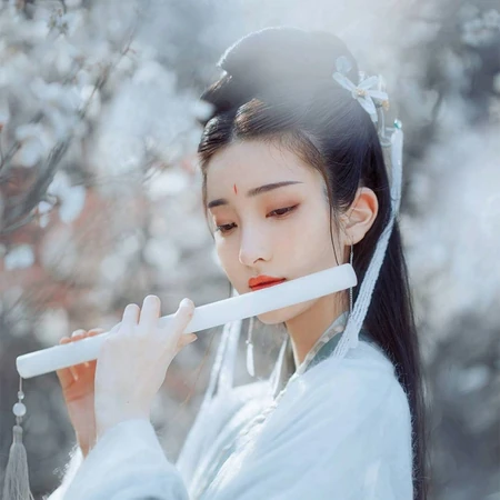 唯美吹箫的白衣古风女生头像，太仙了