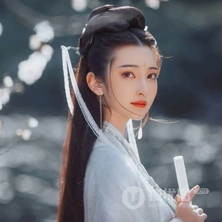 唯美吹箫的白衣古风女生头像，太仙了
