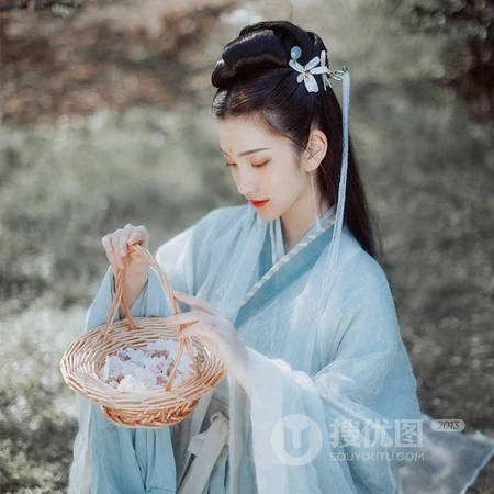 唯美吹箫的白衣古风女生头像，太仙了