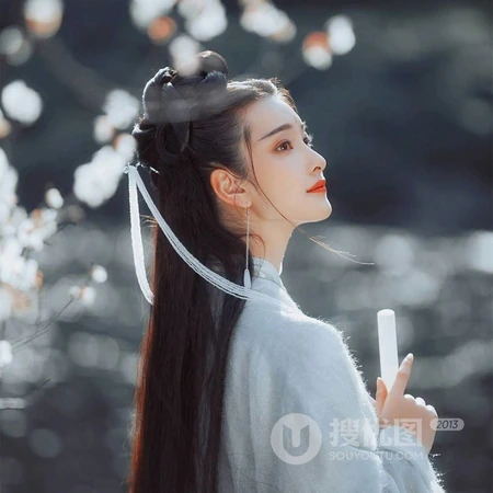 唯美吹箫的白衣古风女生头像，太仙了