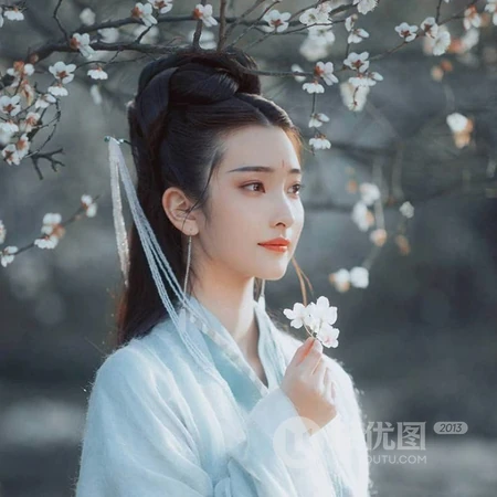 唯美吹箫的白衣古风女生头像，太仙了