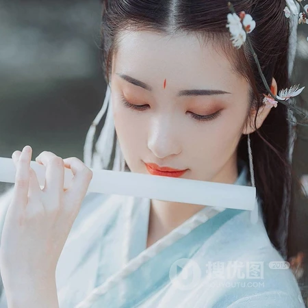 唯美吹箫的白衣古风女生头像，太仙了