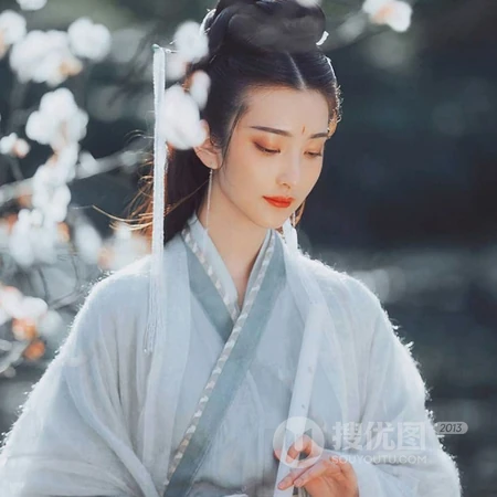 唯美吹箫的白衣古风女生头像，太仙了