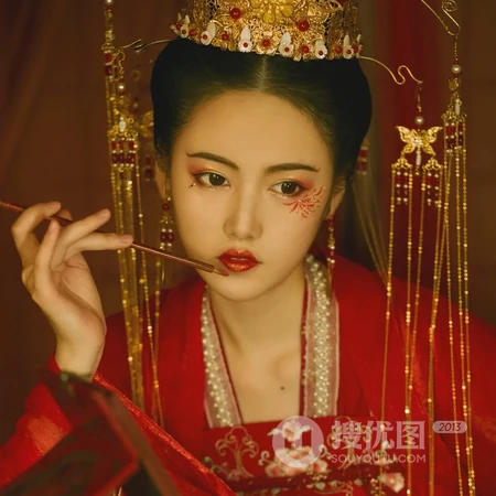 浓妆红色汉服古风气质女生头像4.21推荐