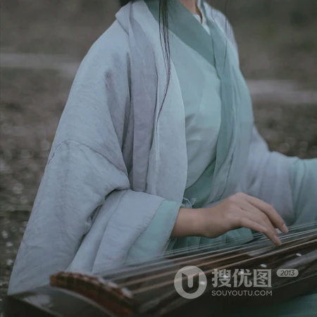手抱古筝的汉服书香气女生头像图片