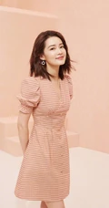 明星李沁橙色邻家女孩清纯风格写真手机壁纸