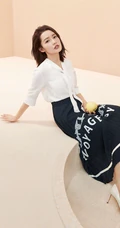 明星李沁橙色邻家女孩清纯风格写真手机壁纸