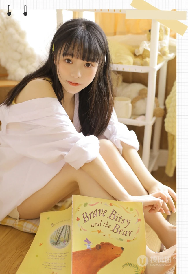 挺文静的一个女孩子，齐刘海发型搭配肩带背心短裤，浅粉可爱