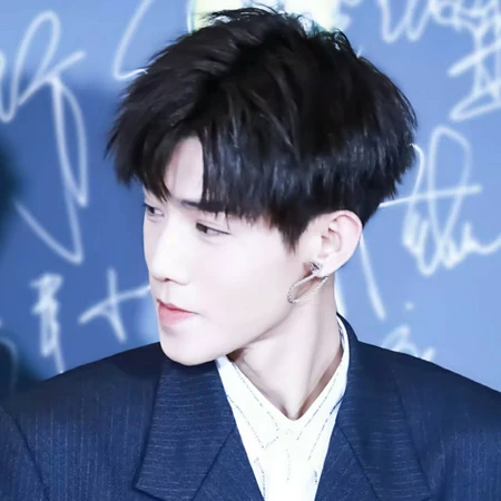 帅气短发小哥哥，阳光帅气的男生头像