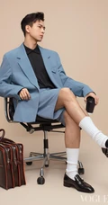 李现多种休闲装扮登《服饰与美容》四月刊朝气写真封面图片