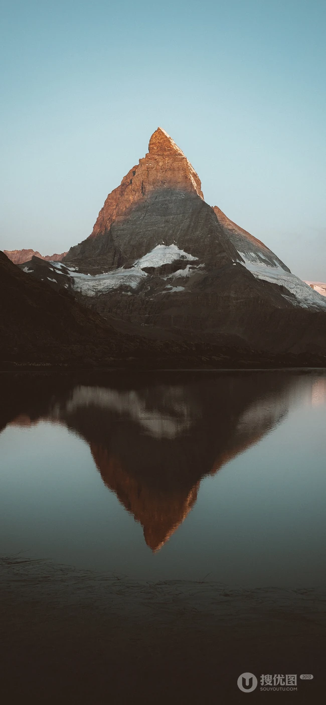 倒影在湖中的山丘风景手机壁纸