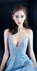 身穿蓝色深V晚礼服的美女明星杨颖手机壁纸