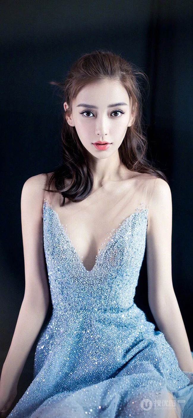 身穿蓝色深V晚礼服的美女明星杨颖手机壁纸