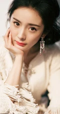 时尚西服打扮的美女明星杨幂高清手机壁纸