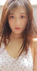自然流露的小气质，清新少女女生小碎花紧身连体泳衣写真图片