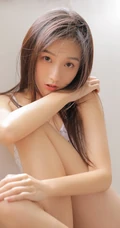 自然流露的小气质，清新少女女生小碎花紧身连体泳衣写真图片