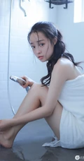 浴室清透女生，裹着浴巾准备洗澡的娇小女生浴室写真图片