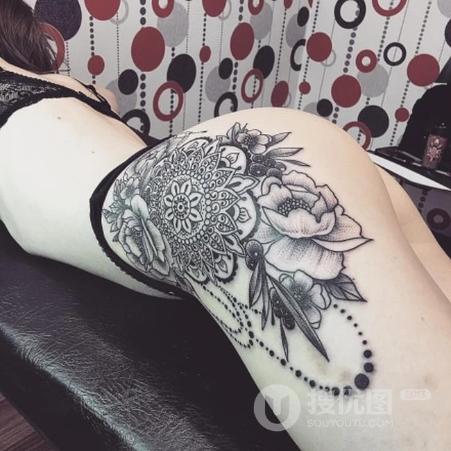 气质侧臀与大腿纹身大图案，女性气质部位线条纹身图案图片欣赏 第5张