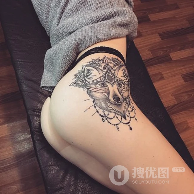 气质侧臀与大腿纹身大图案，女性气质部位线条纹身图案图片欣赏 第1张