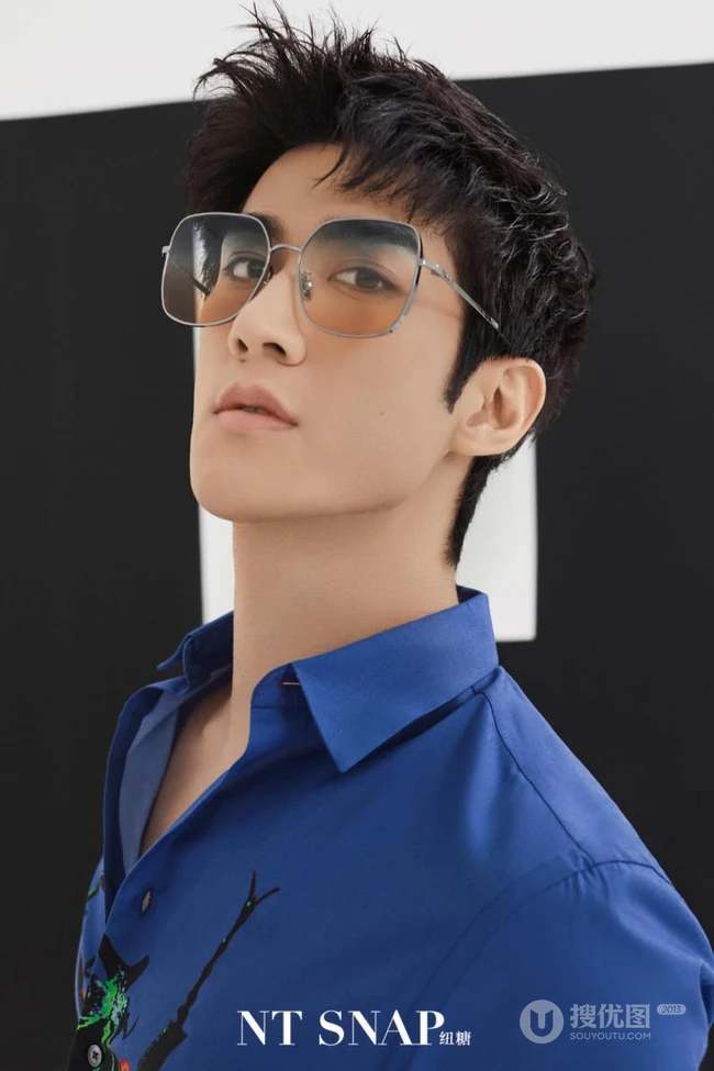 李治廷妖冶帅气妆容杂志写真图片，多套服饰演绎休闲随性魅力