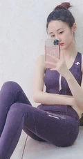 马泽涵微博晒紧身运动装扮自拍美照，运动健身后的身材凹凸有致