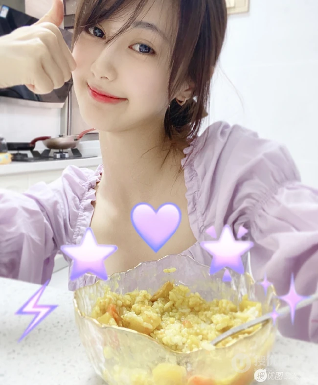 马泽涵微博晒紧身运动装扮自拍美照，运动健身后的身材凹凸有致