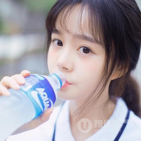 带着带框眼镜的文静女生头像图片