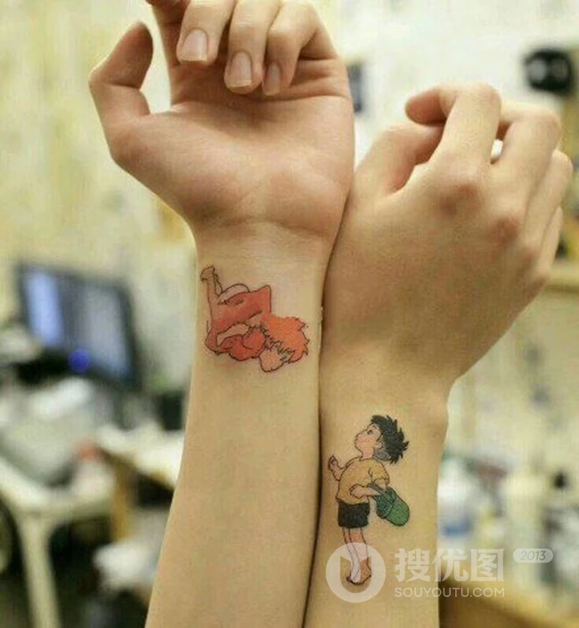 年轻情侣小纹身图案，左右对称配对型情侣手臂手腕纹身图片 第1张