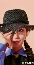 Angelababy双麻花辫造型杂志封面图片 笑容甜腻暖照人心