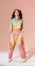 Angelababy双麻花辫造型杂志封面图片 笑容甜腻暖照人心